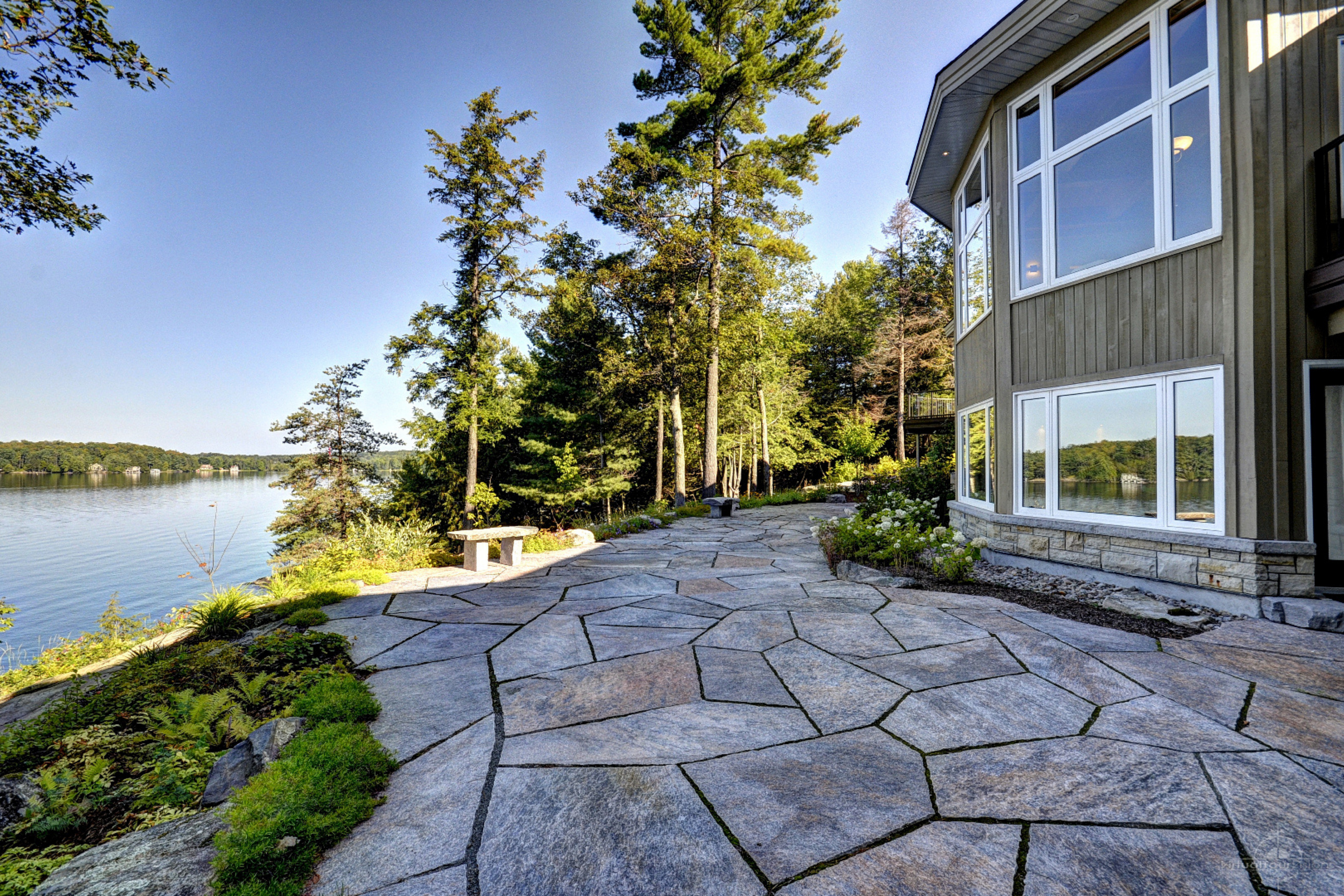 Cottage garden design ideas with vintage and rustic décor elements like benches and stone accents.